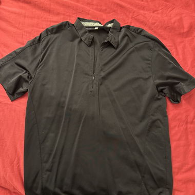Polo nero con zip