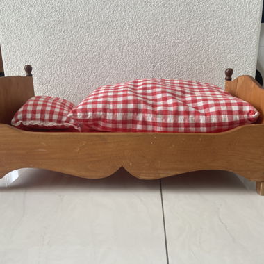 Lit de Poupée en Bois