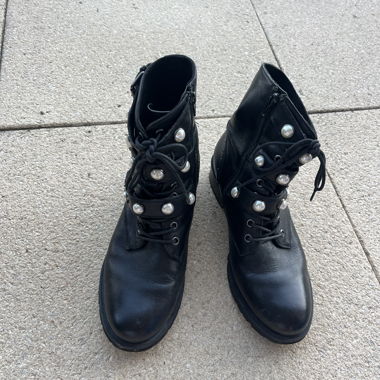 Bottines plates en cuir avec perles