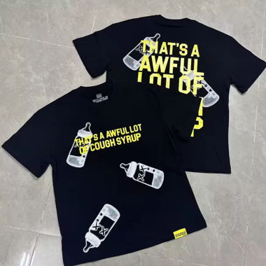 T-shirt nero con grafica