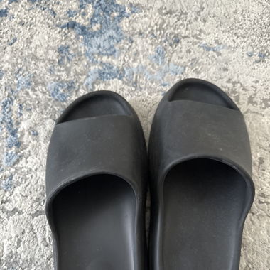 yeezy slides