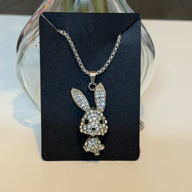 Collana con ciondolo coniglio in strass