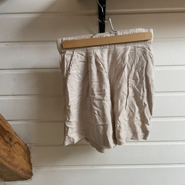 beige kurze Hose