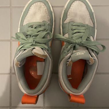 Sneakers Nike verdi e arancioni
