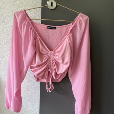 Pink long-sleeve crop top