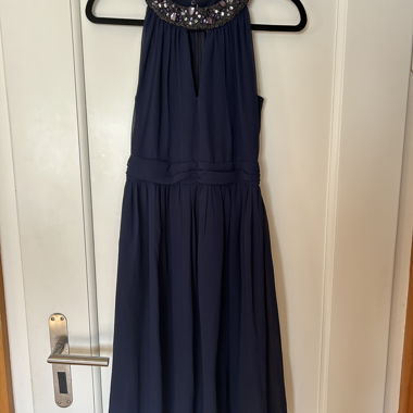 Dunkel blaues Kleid mit Strass