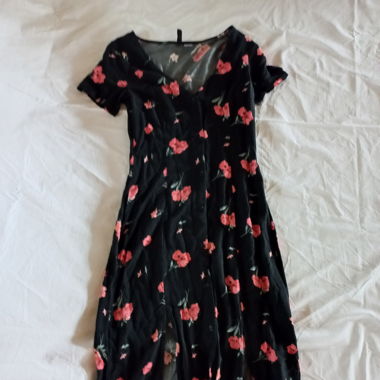 Langes Blumenkleid mit Schlitzen