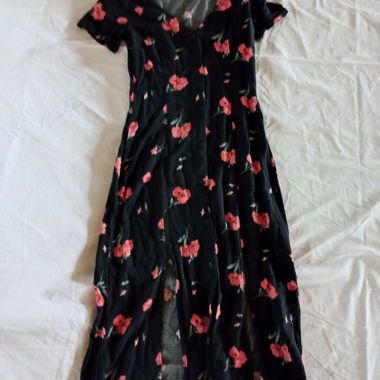 Langes Blumenkleid mit Schlitzen