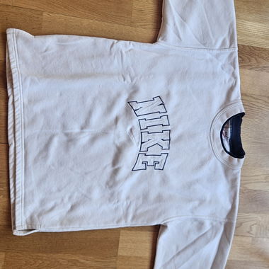 Nike-Creme-Sweatshirt