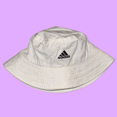 Je vends un bob Adidas en taille unique