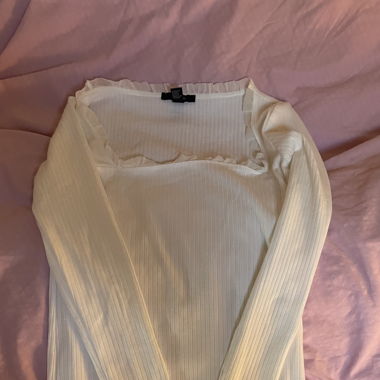 kleid mit rüschen