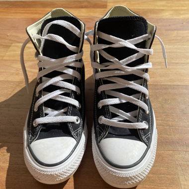Converse nere