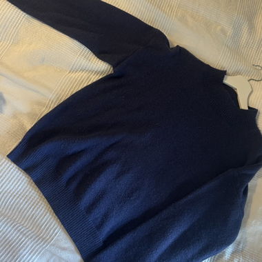 Blauer Pullover 