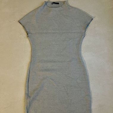 Graues Zara Strickkleid 