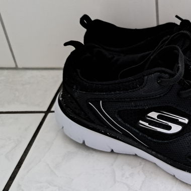 Skechers schwarz