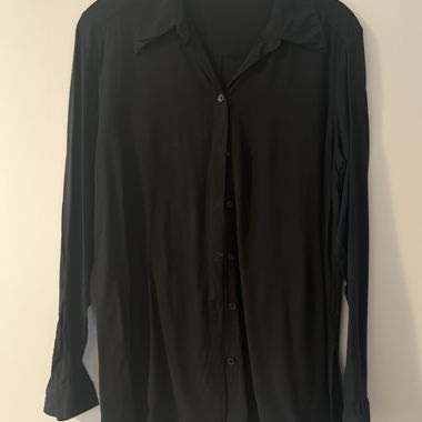 Camicia nera fluida