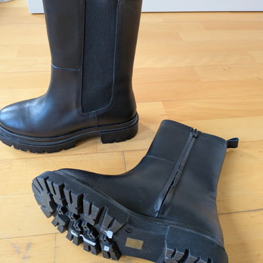 Black Chelsea Boots NEW COMMA 170.-