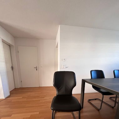 Esstisch mit 6 Lederstühlen 