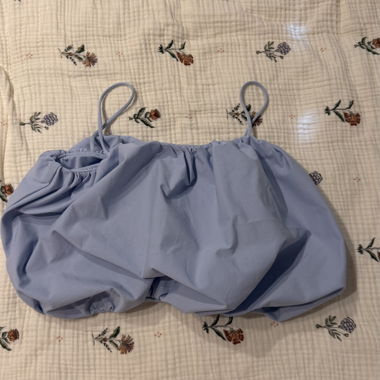 Hellblaues Ballon-Crop-Top