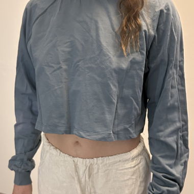 Crop top in felpa blu a maniche lunghe