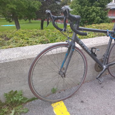VELO DE ROUTE B'TWIN  TRIBAN 5 Roue 28 Taille 57