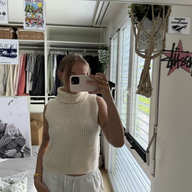 Top in maglia a collo alto bianco