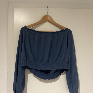 blaues Croptop