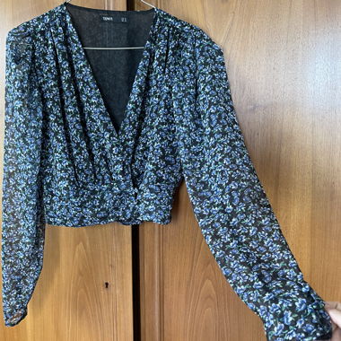 Blusa avvolgente floreale