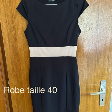 Robe noire taille 40