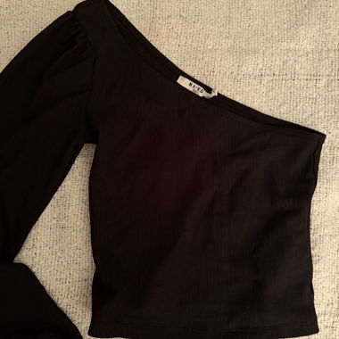 Top asymetrique noir