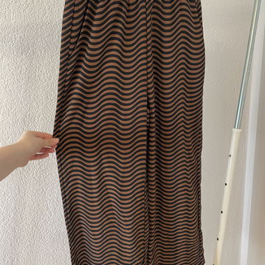 Pantaloni con motivo a onde