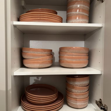 Service d'assiettes et bols en céramique