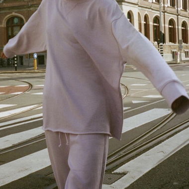 Lila Sweatsuit Set aus Sweatshirt & Hose