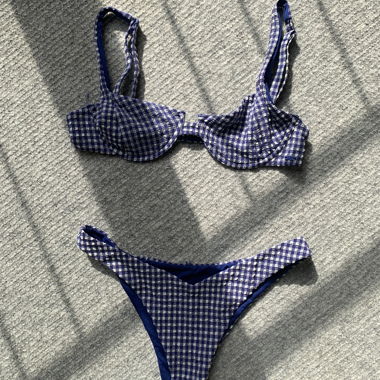 Bikini à carreaux bleu-blanc
