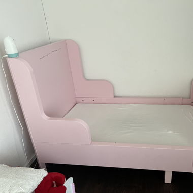 IKEA Bett mit Matratze zu verkaufen 