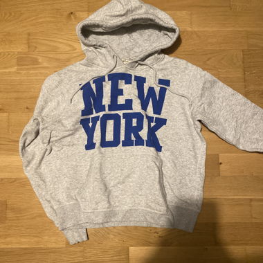 Schöner Pulli mit Aufschrift