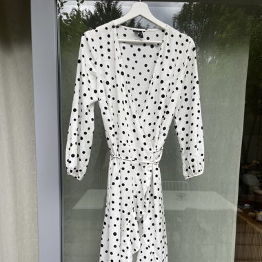 Gepunktetes Wickel-Kleid von Vero Moda in Gr. M