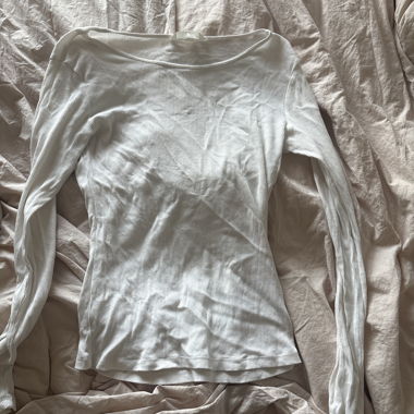 White ribbed long-sleeve shirt