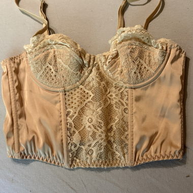 Corsetto di pizzo beige