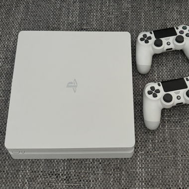 Playstation 4 Slim in weiss  