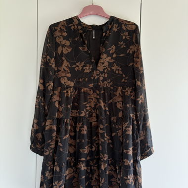 Blumenmuster Kleid