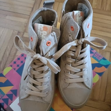 Beige Schnürstiefel