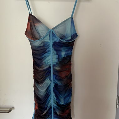 Robe Pretty Little Thing JAMAIS portée (avec étiquette)