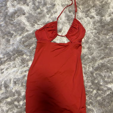 Rotes Neckholder-Minikleid, neu und ungetragen