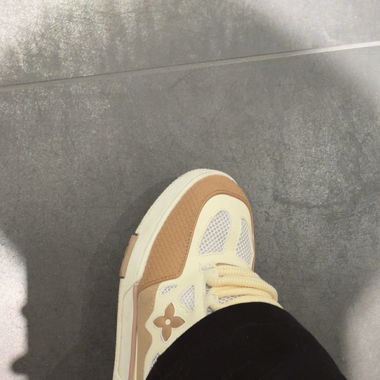 Lv Skates beige