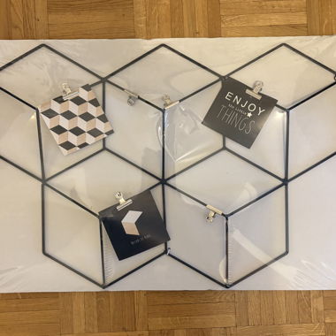 Geometrische Wanddekoration aus Metall