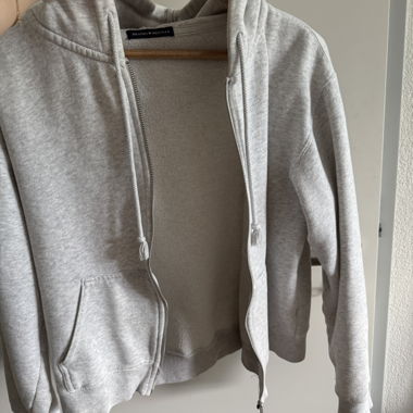 Brandy Melville Zip-Hoodie