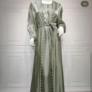 Abaya mit Perlen