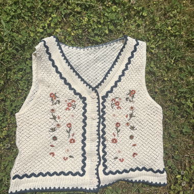 Gilet en maille brodé