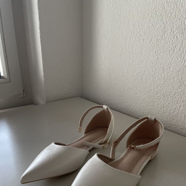 weisse flache schuhe